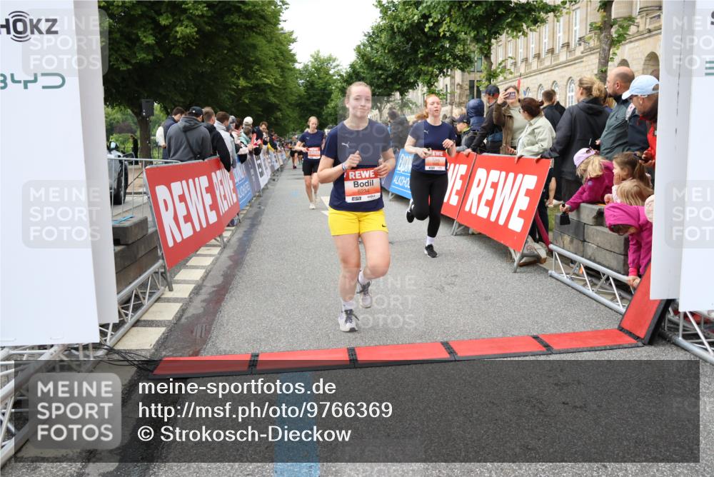 14.06.2026 - REWE Women's Run Strokosch-Dieckow http://msf.ph/oto/9766369 14.06.2026 11:01:40 Ziel 5029, 5046, 5234, 5351, 5648, 5656, 5845, 5966, 6066 meine-sportfotos.de