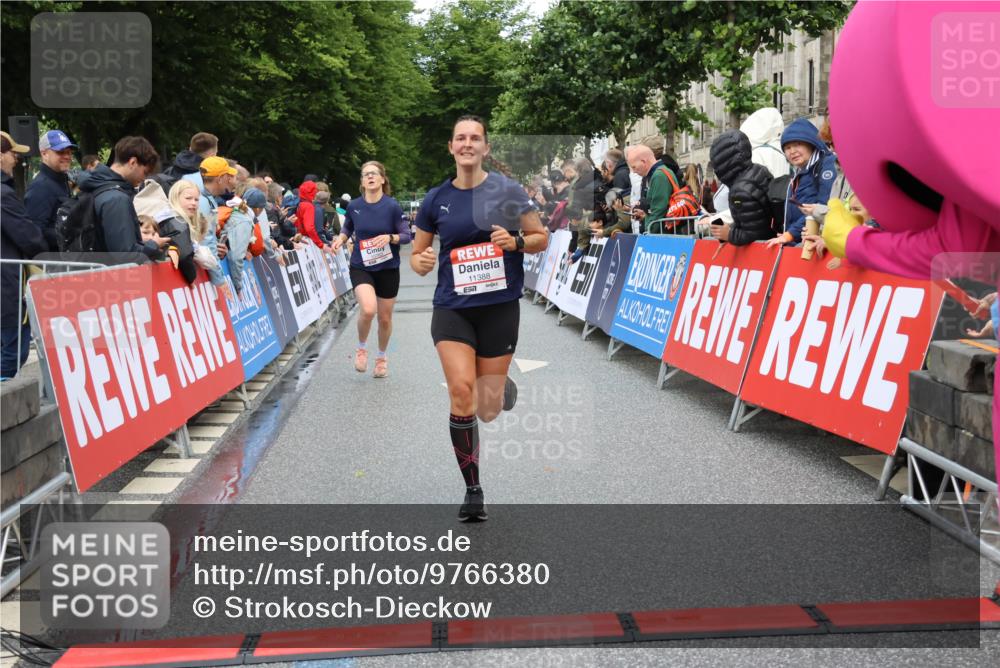 14.06.2026 - REWE Women's Run Strokosch-Dieckow http://msf.ph/oto/9766380 14.06.2026 09:51:59 Ziel 10763, 11218, 11244, 11388 meine-sportfotos.de