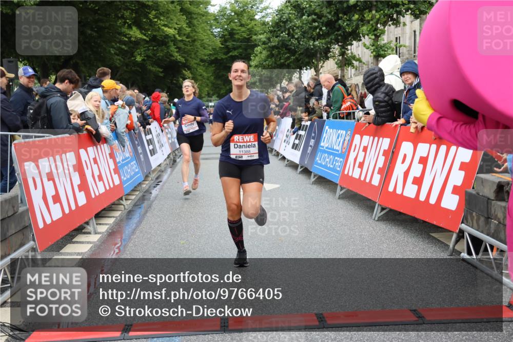 14.06.2026 - REWE Women's Run Strokosch-Dieckow http://msf.ph/oto/9766405 14.06.2026 09:51:59 Ziel 10763, 11218, 11244, 11388 meine-sportfotos.de
