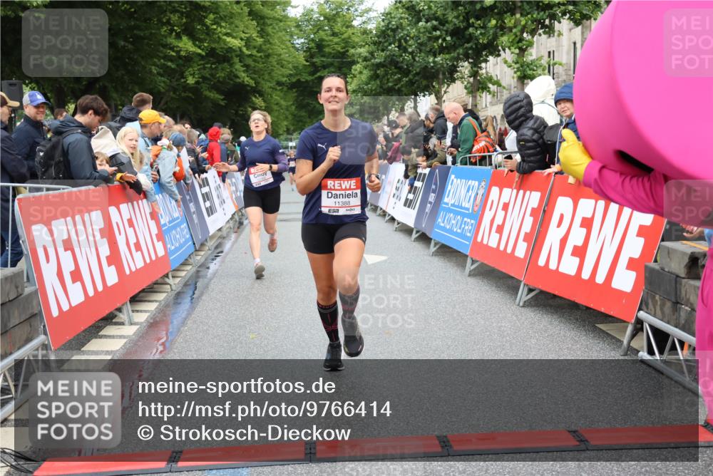 14.06.2026 - REWE Women's Run Strokosch-Dieckow http://msf.ph/oto/9766414 14.06.2026 09:51:59 Ziel 10763, 11218, 11244, 11388 meine-sportfotos.de