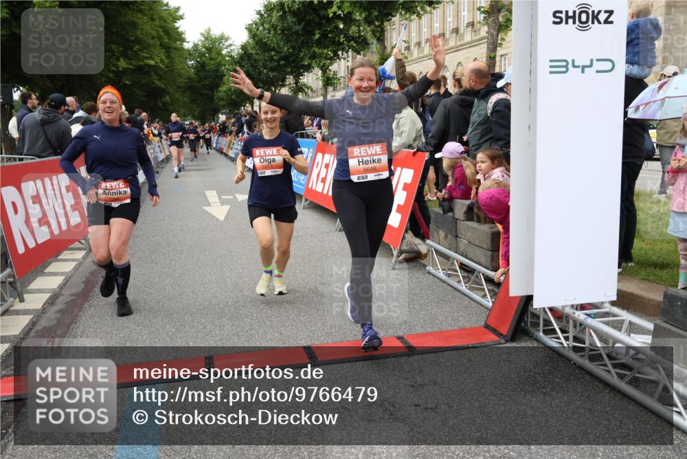 14.06.2026 - REWE Women's Run Strokosch-Dieckow http://msf.ph/oto/9766479 14.06.2026 11:01:33 Ziel 5029, 5062, 5115, 5351, 5648, 5690, 5748, 5824, 5864, 5880, 5966 meine-sportfotos.de