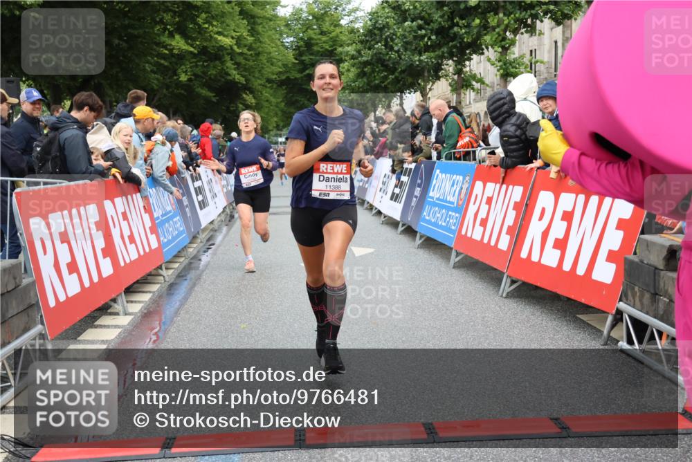 14.06.2026 - REWE Women's Run Strokosch-Dieckow http://msf.ph/oto/9766481 14.06.2026 09:51:59 Ziel 10763, 11218, 11244, 11388 meine-sportfotos.de