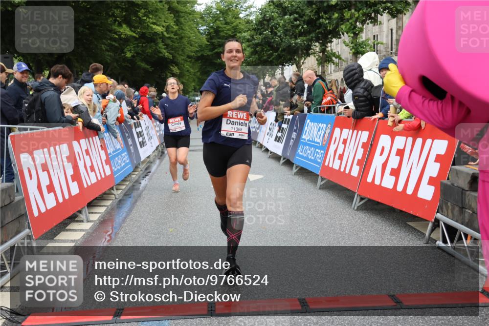 14.06.2026 - REWE Women's Run Strokosch-Dieckow http://msf.ph/oto/9766524 14.06.2026 09:51:59 Ziel 10763, 11218, 11244, 11388 meine-sportfotos.de