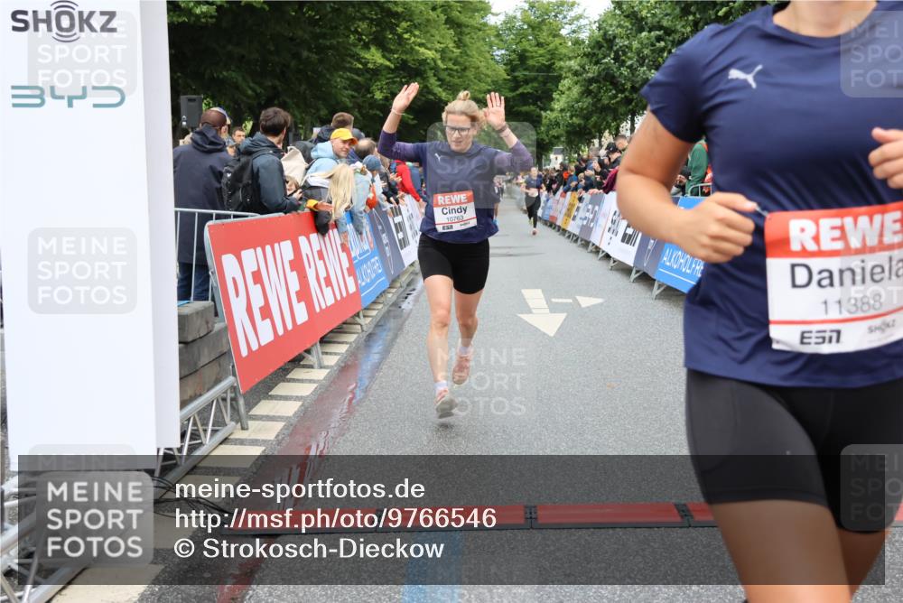 14.06.2026 - REWE Women's Run Strokosch-Dieckow http://msf.ph/oto/9766546 14.06.2026 09:52:00 Ziel 10763, 11218, 11244, 11388 meine-sportfotos.de