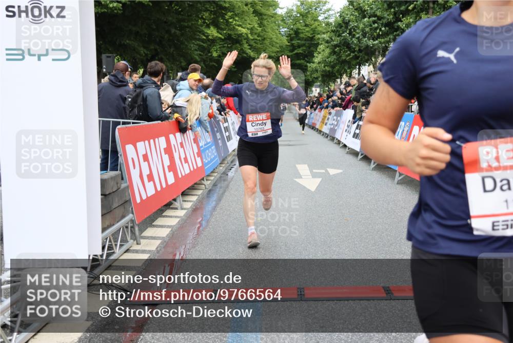 14.06.2026 - REWE Women's Run Strokosch-Dieckow http://msf.ph/oto/9766564 14.06.2026 09:52:00 Ziel 10763, 11218, 11244, 11388 meine-sportfotos.de