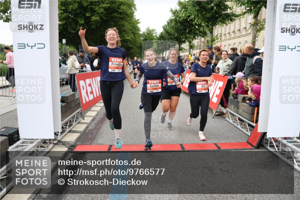 14.06.2026 - REWE Women's Run Strokosch-Dieckow http://msf.ph/oto/9766577 14.06.2026 11:01:29 Ziel 5029, 5062, 5115, 5262, 5315, 5326, 5351, 5421, 5648, 5690, 5748, 5824, 5864, 5880 meine-sportfotos.de