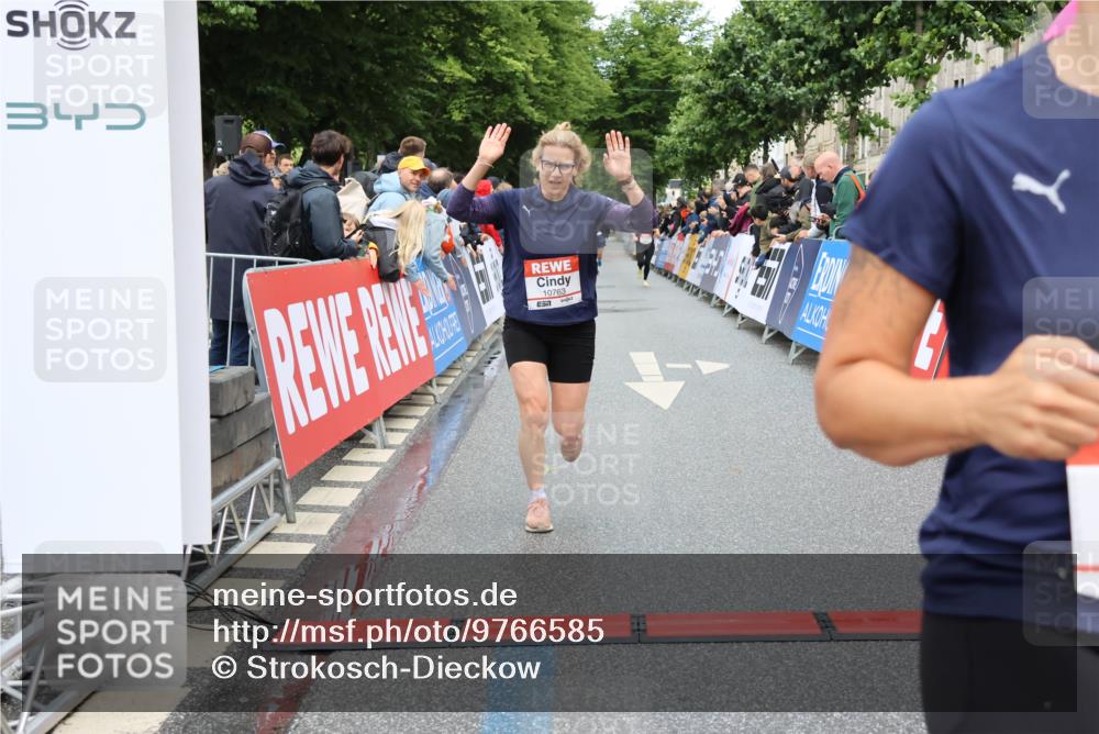 14.06.2026 - REWE Women's Run Strokosch-Dieckow http://msf.ph/oto/9766585 14.06.2026 09:52:01 Ziel 10763, 11218, 11388 meine-sportfotos.de