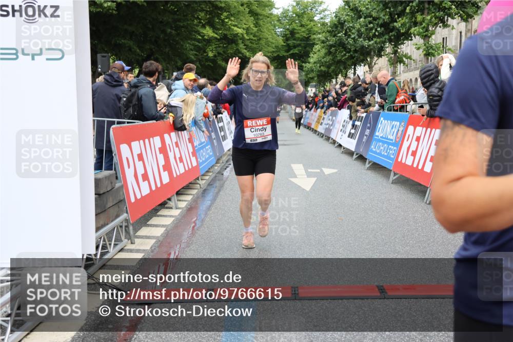 14.06.2026 - REWE Women's Run Strokosch-Dieckow http://msf.ph/oto/9766615 14.06.2026 09:52:01 Ziel 10763, 11218, 11388 meine-sportfotos.de