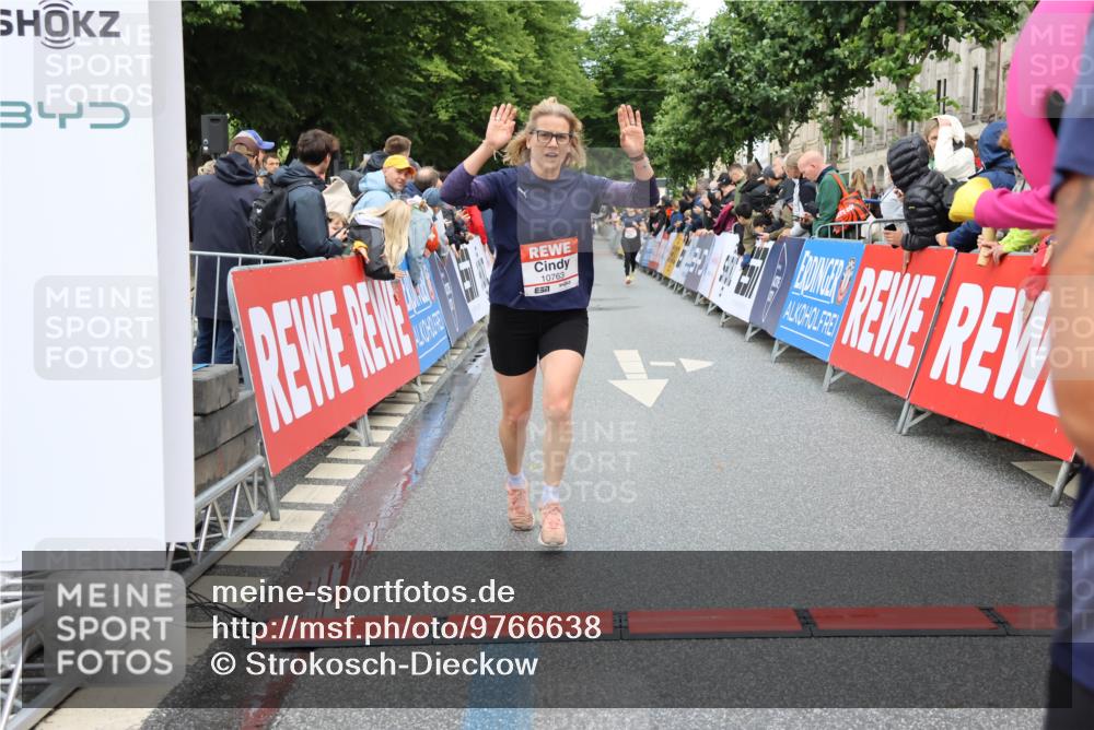 14.06.2026 - REWE Women's Run Strokosch-Dieckow http://msf.ph/oto/9766638 14.06.2026 09:52:01 Ziel 10763, 11218, 11388 meine-sportfotos.de