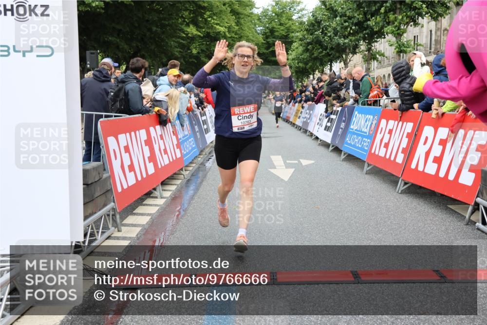 14.06.2026 - REWE Women's Run Strokosch-Dieckow http://msf.ph/oto/9766666 14.06.2026 09:52:01 Ziel 10763, 11218, 11388 meine-sportfotos.de