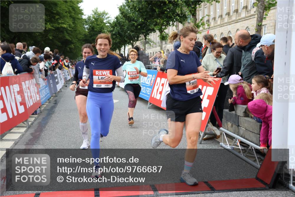 14.06.2026 - REWE Women's Run Strokosch-Dieckow http://msf.ph/oto/9766687 14.06.2026 11:01:23 Ziel 5262, 5315, 5326, 5419, 5421, 5603, 5771, 5824, 5864, 5948, 5952, 6025 meine-sportfotos.de