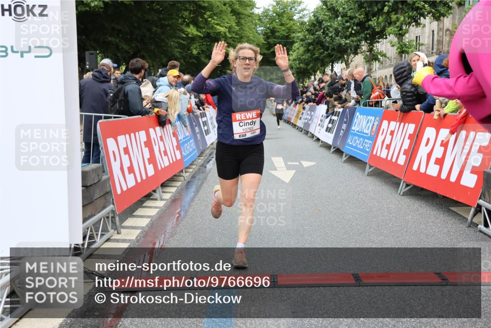 14.06.2026 - REWE Women's Run Strokosch-Dieckow http://msf.ph/oto/9766696 14.06.2026 09:52:01 Ziel 10763, 11218, 11388 meine-sportfotos.de