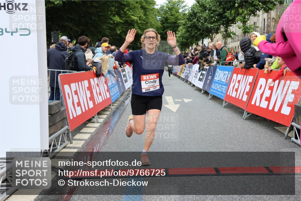 14.06.2026 - REWE Women's Run Strokosch-Dieckow http://msf.ph/oto/9766725 14.06.2026 09:52:01 Ziel 10763, 11218, 11388 meine-sportfotos.de