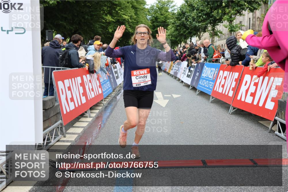 14.06.2026 - REWE Women's Run Strokosch-Dieckow http://msf.ph/oto/9766755 14.06.2026 09:52:01 Ziel 10763, 11218, 11388 meine-sportfotos.de