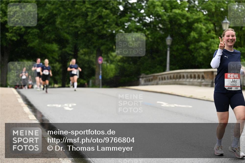 14.06.2026 - REWE Women's Run Dr. Thomas Lammeyer http://msf.ph/oto/9766804 14.06.2026 09:42:20 Laufen 111, 10934, 7 meine-sportfotos.de