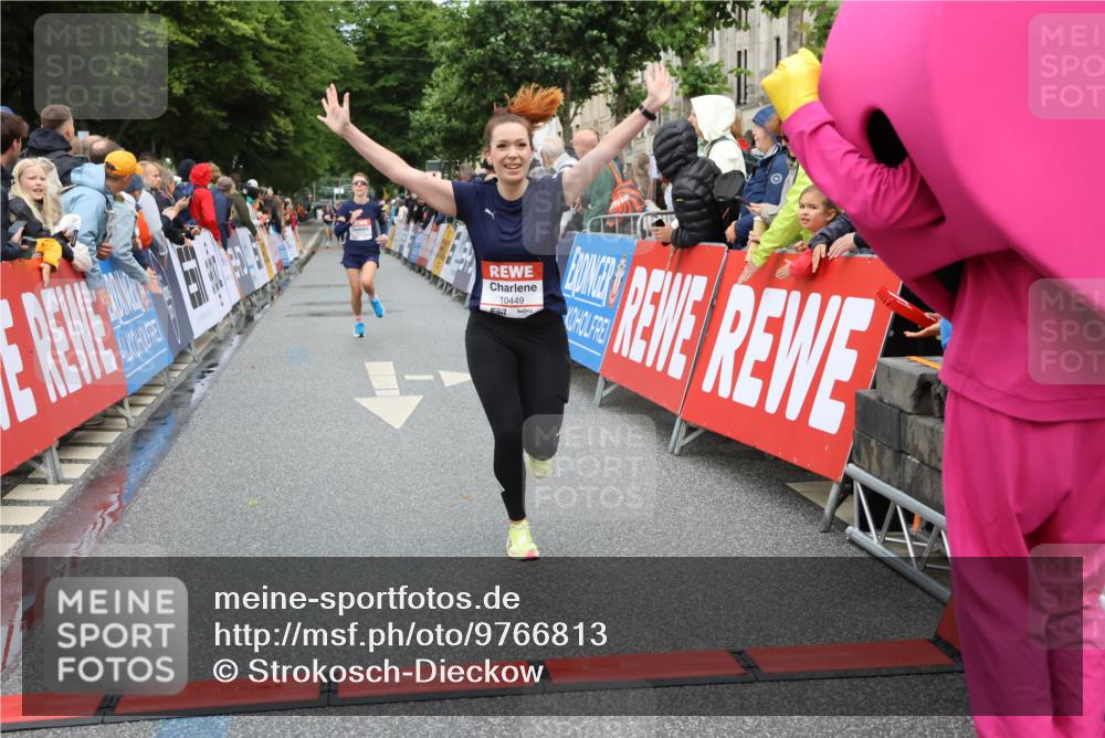 14.06.2026 - REWE Women's Run Strokosch-Dieckow http://msf.ph/oto/9766813 14.06.2026 09:52:07 Ziel 10449, 10763, 10971, 11388 meine-sportfotos.de