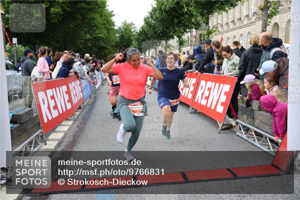 14.06.2026 - REWE Women's Run Strokosch-Dieckow http://msf.ph/oto/9766831 14.06.2026 11:01:18 Ziel 5041, 5087, 5270, 5419, 5455, 5481, 5507, 5599, 5603, 5672, 5771, 5874, 5948, 5952, 6025 meine-sportfotos.de