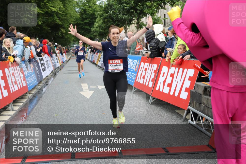 14.06.2026 - REWE Women's Run Strokosch-Dieckow http://msf.ph/oto/9766855 14.06.2026 09:52:07 Ziel 10449, 10763, 10971, 11388 meine-sportfotos.de