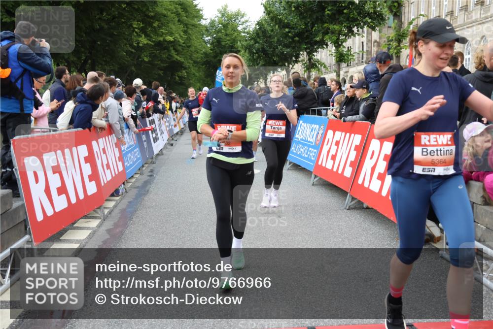 14.06.2026 - REWE Women's Run Strokosch-Dieckow http://msf.ph/oto/9766966 14.06.2026 11:01:02 Ziel 5054, 5055, 5146, 5242, 5307, 5341, 5364, 5532, 5547, 5548, 5767, 5861, 5941, 6018 meine-sportfotos.de