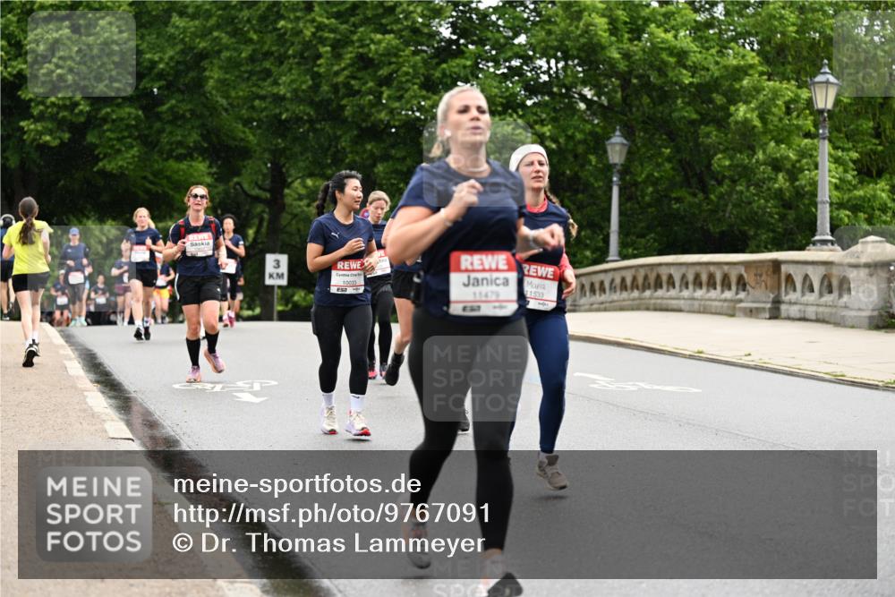 14.06.2026 - REWE Women's Run Dr. Thomas Lammeyer http://msf.ph/oto/9767091 14.06.2026 09:42:44 Laufen 3, 10033, 11479, 1533 meine-sportfotos.de