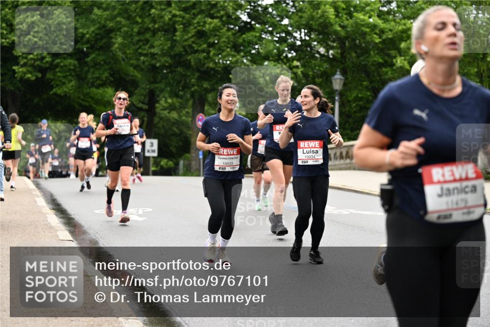 14.06.2026 - REWE Women's Run Dr. Thomas Lammeyer http://msf.ph/oto/9767101 14.06.2026 09:42:45 Laufen 10033, 10034 meine-sportfotos.de