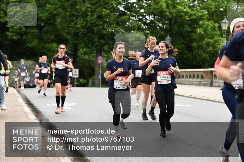 14.06.2026 - REWE Women's Run Dr. Thomas Lammeyer http://msf.ph/oto/9767103 14.06.2026 09:42:45 Laufen 6, 3, 10033, 7, 10034, 115 meine-sportfotos.de