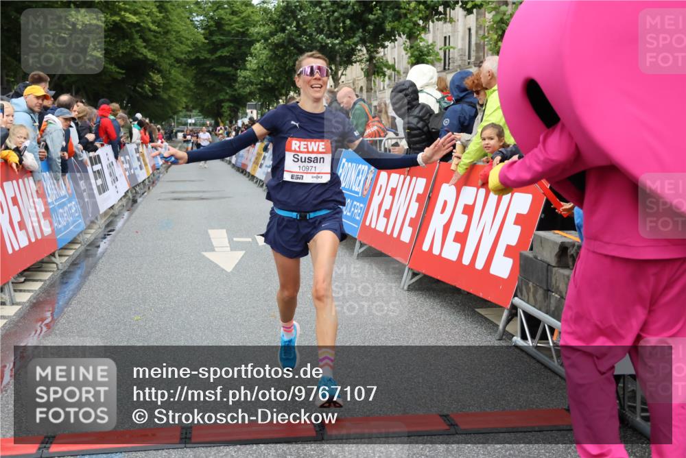 14.06.2026 - REWE Women's Run Strokosch-Dieckow http://msf.ph/oto/9767107 14.06.2026 09:52:11 Ziel 10449, 10971 meine-sportfotos.de