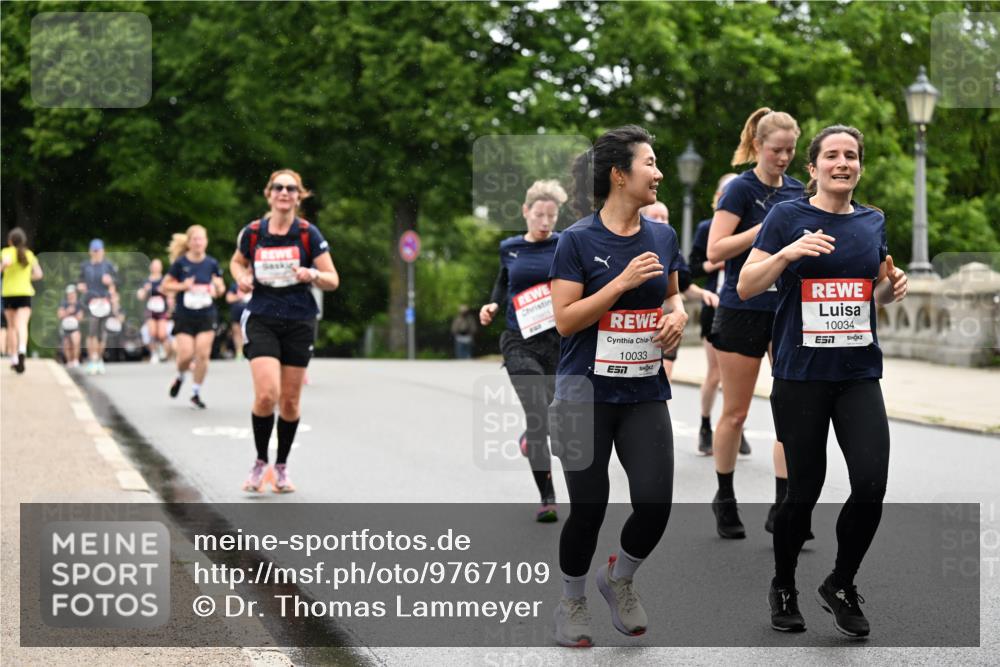 14.06.2026 - REWE Women's Run Dr. Thomas Lammeyer http://msf.ph/oto/9767109 14.06.2026 09:42:46 Laufen 10033, 10034 meine-sportfotos.de