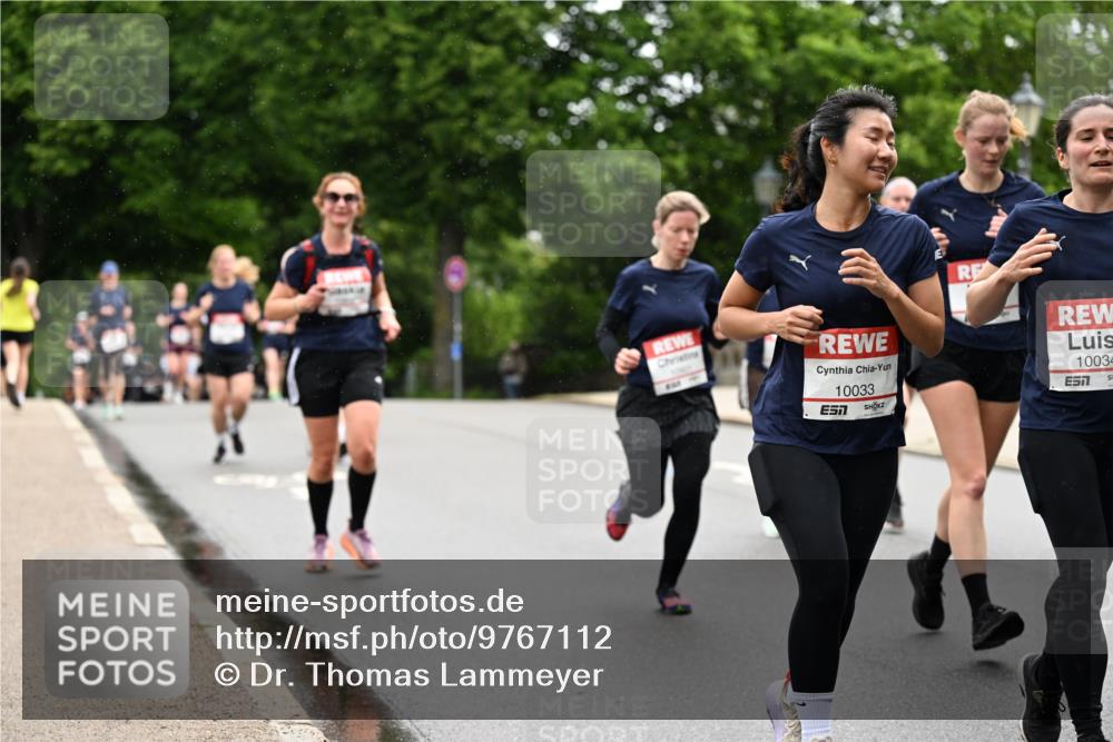 14.06.2026 - REWE Women's Run Dr. Thomas Lammeyer http://msf.ph/oto/9767112 14.06.2026 09:42:46 Laufen 10033, 10034 meine-sportfotos.de