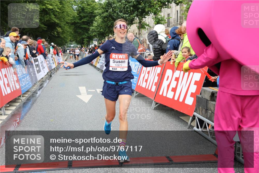 14.06.2026 - REWE Women's Run Strokosch-Dieckow http://msf.ph/oto/9767117 14.06.2026 09:52:11 Ziel 10449, 10971 meine-sportfotos.de