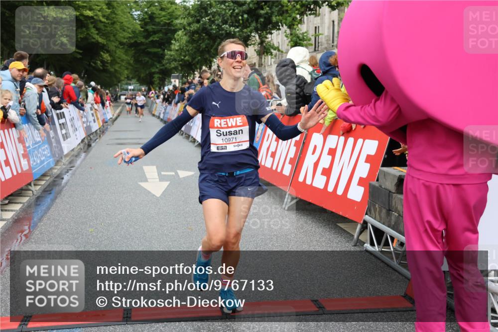 14.06.2026 - REWE Women's Run Strokosch-Dieckow http://msf.ph/oto/9767133 14.06.2026 09:52:11 Ziel 10449, 10971 meine-sportfotos.de