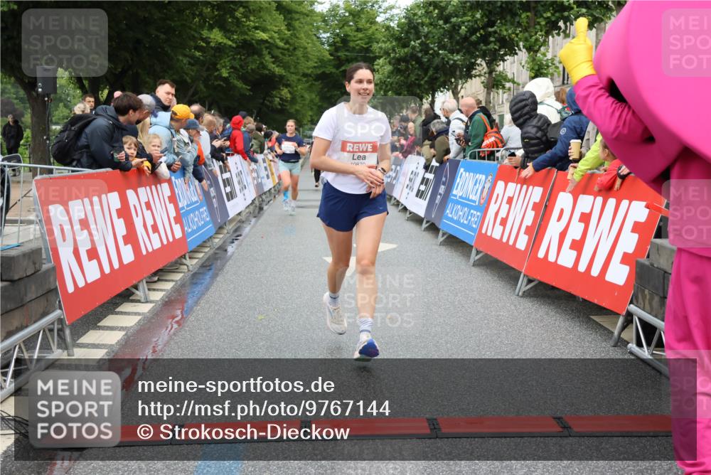 14.06.2026 - REWE Women's Run Strokosch-Dieckow http://msf.ph/oto/9767144 14.06.2026 09:52:22 Ziel 10230, 10286, 10870, 11135 meine-sportfotos.de
