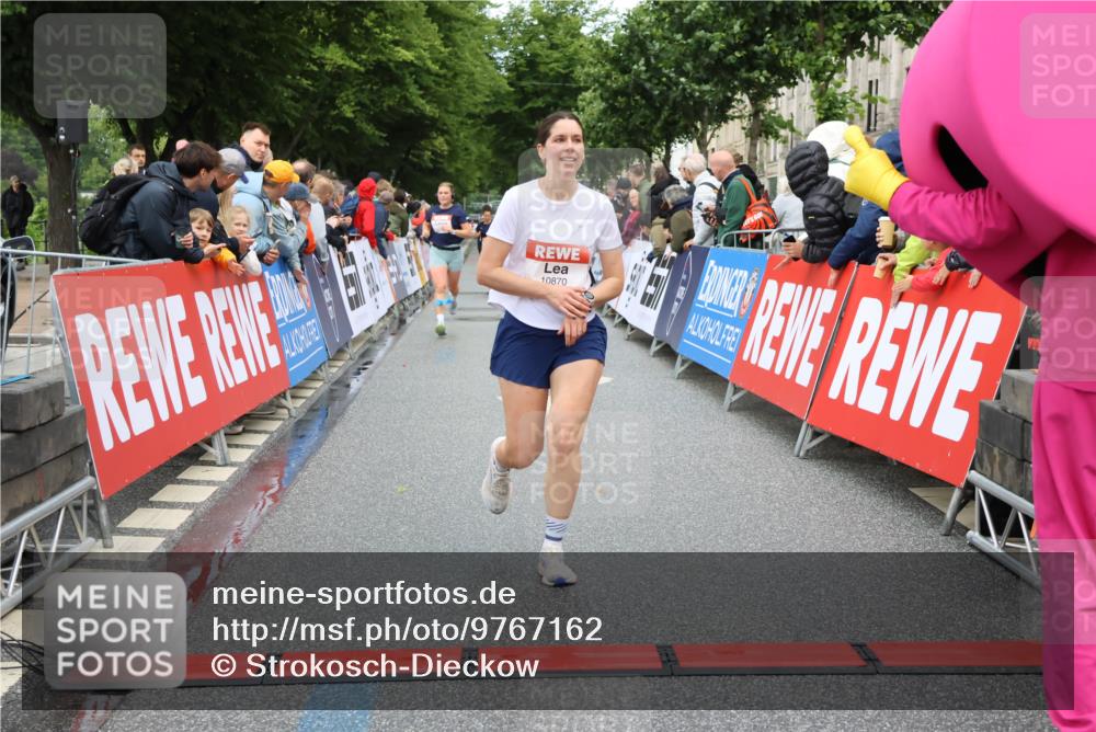14.06.2026 - REWE Women's Run Strokosch-Dieckow http://msf.ph/oto/9767162 14.06.2026 09:52:22 Ziel 10230, 10286, 10870, 11135 meine-sportfotos.de