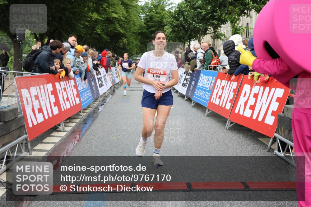 14.06.2026 - REWE Women's Run Strokosch-Dieckow http://msf.ph/oto/9767170 14.06.2026 09:52:22 Ziel 10230, 10286, 10870, 11135 meine-sportfotos.de