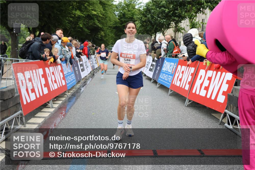14.06.2026 - REWE Women's Run Strokosch-Dieckow http://msf.ph/oto/9767178 14.06.2026 09:52:23 Ziel 10230, 10286, 10870, 11135 meine-sportfotos.de