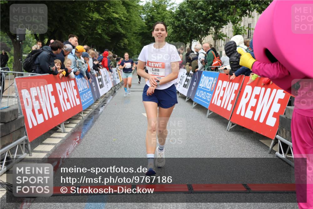 14.06.2026 - REWE Women's Run Strokosch-Dieckow http://msf.ph/oto/9767186 14.06.2026 09:52:23 Ziel 10230, 10286, 10870, 11135 meine-sportfotos.de