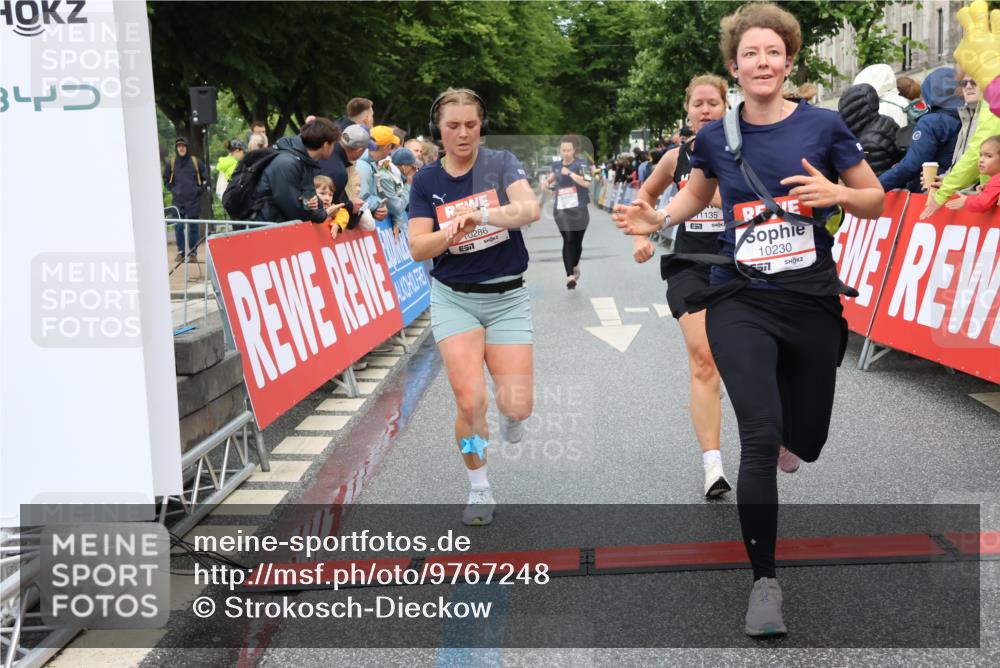 14.06.2026 - REWE Women's Run Strokosch-Dieckow http://msf.ph/oto/9767248 14.06.2026 09:52:26 Ziel 10230, 10286, 10870, 10954, 11135 meine-sportfotos.de