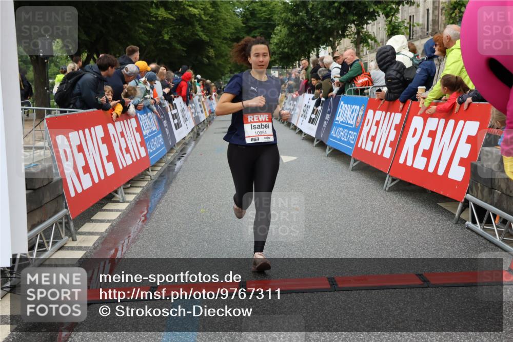 14.06.2026 - REWE Women's Run Strokosch-Dieckow http://msf.ph/oto/9767311 14.06.2026 09:52:28 Ziel 10230, 10286, 10870, 10954, 11135 meine-sportfotos.de
