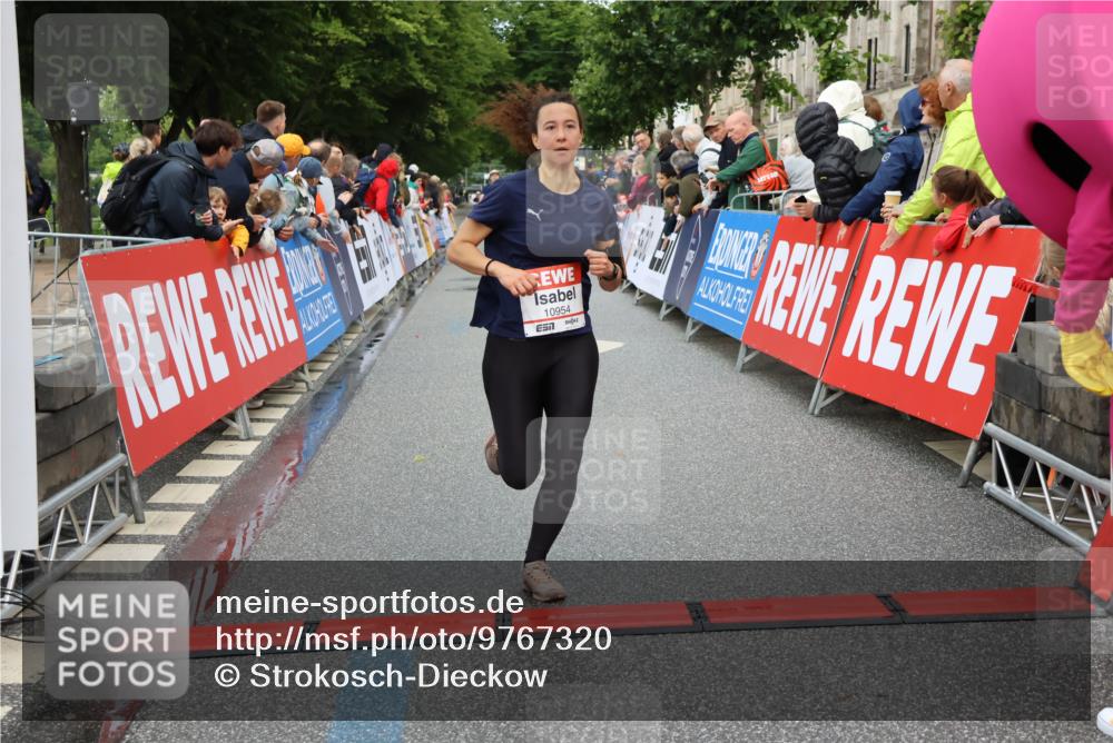 14.06.2026 - REWE Women's Run Strokosch-Dieckow http://msf.ph/oto/9767320 14.06.2026 09:52:28 Ziel 10230, 10286, 10870, 10954, 11135 meine-sportfotos.de