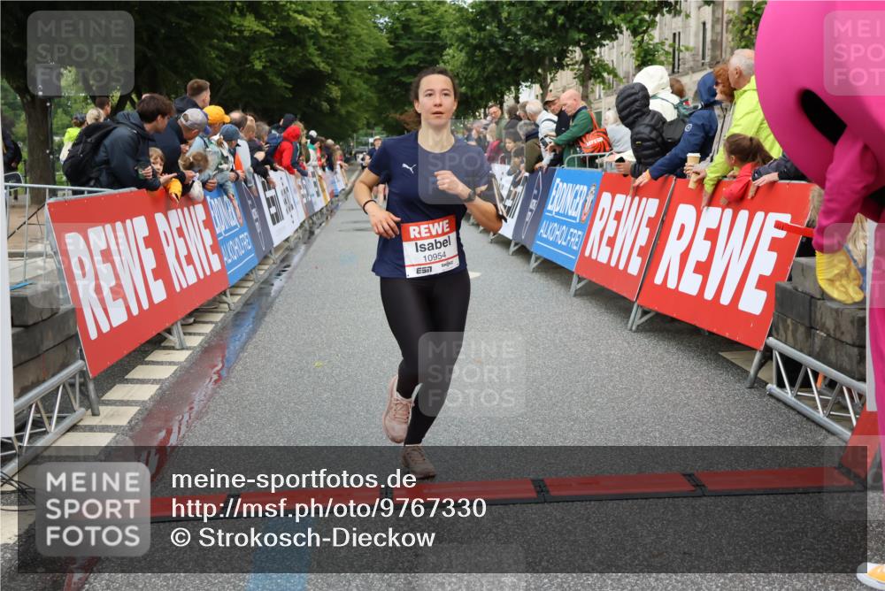 14.06.2026 - REWE Women's Run Strokosch-Dieckow http://msf.ph/oto/9767330 14.06.2026 09:52:28 Ziel 10230, 10286, 10870, 10954, 11135 meine-sportfotos.de