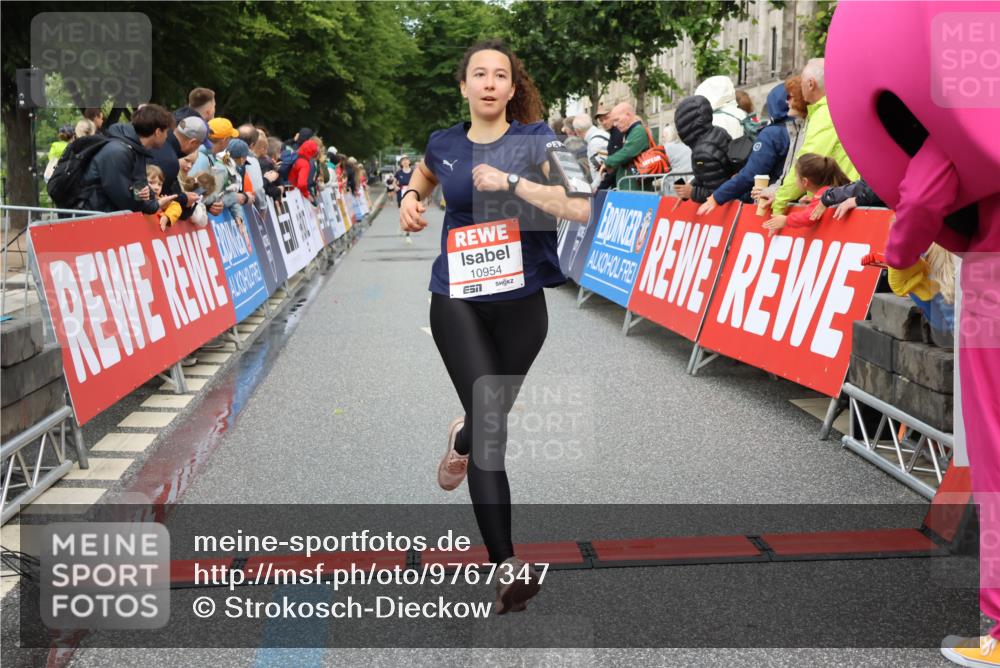 14.06.2026 - REWE Women's Run Strokosch-Dieckow http://msf.ph/oto/9767347 14.06.2026 09:52:29 Ziel 10230, 10286, 10870, 10954, 11135 meine-sportfotos.de