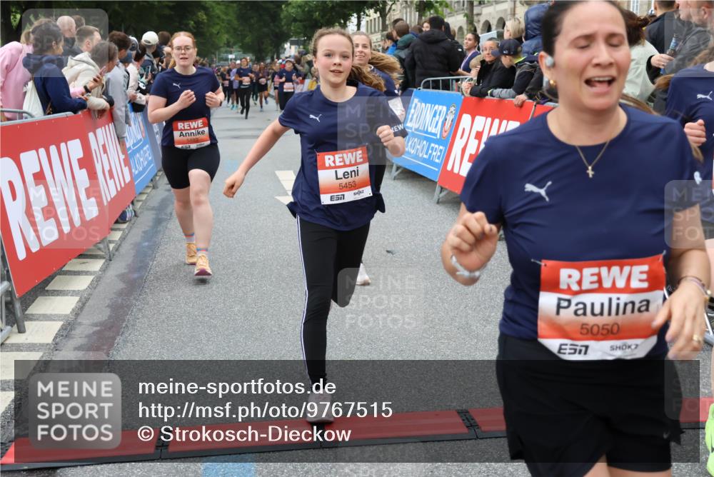 14.06.2026 - REWE Women's Run Strokosch-Dieckow http://msf.ph/oto/9767515 14.06.2026 11:00:39 Ziel 5001, 5002, 5003, 5004, 5050, 5147, 5432, 5435, 5453, 5665, 5719, 5782, 5883, 5929 meine-sportfotos.de