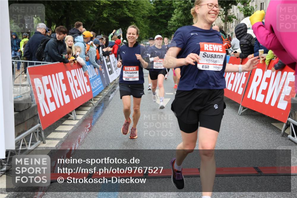 14.06.2026 - REWE Women's Run Strokosch-Dieckow http://msf.ph/oto/9767527 14.06.2026 09:52:46 Ziel 10168, 10422, 10942, 11174, 11228, 11326, 11467 meine-sportfotos.de