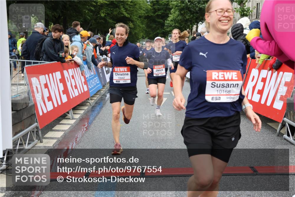 14.06.2026 - REWE Women's Run Strokosch-Dieckow http://msf.ph/oto/9767554 14.06.2026 09:52:47 Ziel 10168, 10278, 10422, 10942, 11174, 11326, 11467, 11519 meine-sportfotos.de