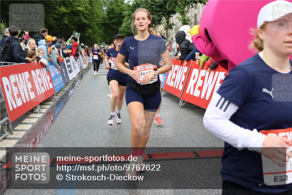 14.06.2026 - REWE Women's Run Strokosch-Dieckow http://msf.ph/oto/9767622 14.06.2026 09:52:49 Ziel 10168, 10278, 10422, 10490, 10686, 10942, 11174, 11326, 11467, 11519 meine-sportfotos.de