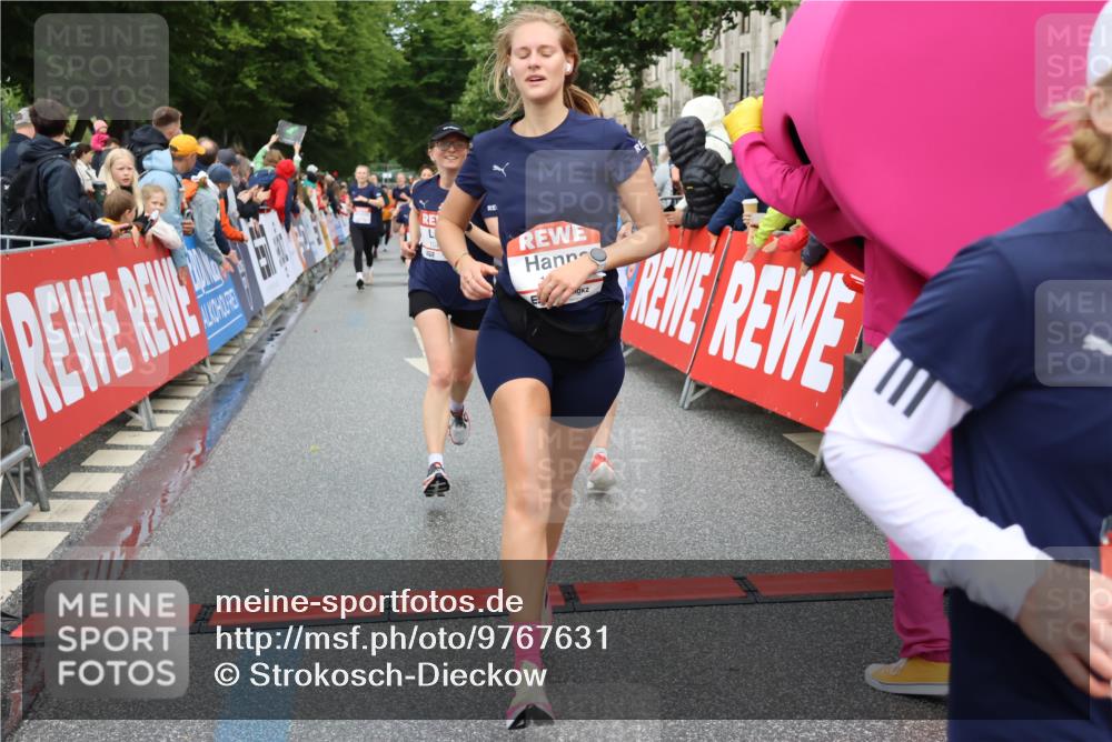 14.06.2026 - REWE Women's Run Strokosch-Dieckow http://msf.ph/oto/9767631 14.06.2026 09:52:49 Ziel 10168, 10278, 10422, 10490, 10686, 10942, 11174, 11326, 11467, 11519 meine-sportfotos.de