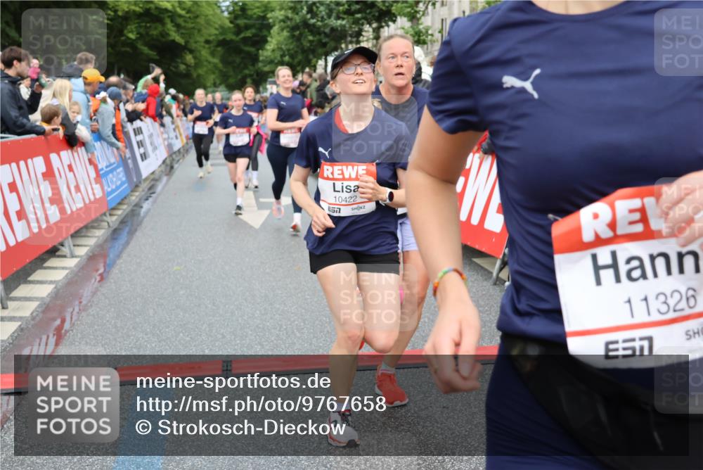 14.06.2026 - REWE Women's Run Strokosch-Dieckow http://msf.ph/oto/9767658 14.06.2026 09:52:50 Ziel 10168, 10278, 10422, 10490, 10686, 10942, 11174, 11326, 11467, 11519 meine-sportfotos.de