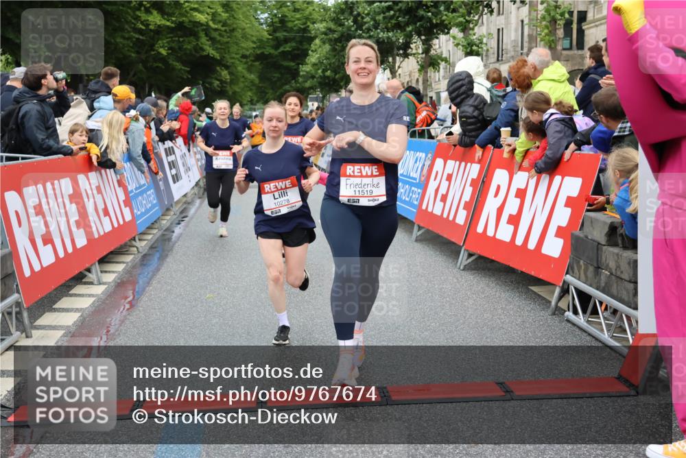 14.06.2026 - REWE Women's Run Strokosch-Dieckow http://msf.ph/oto/9767674 14.06.2026 09:52:51 Ziel 10168, 10278, 10422, 10490, 10686, 10942, 11123, 11174, 11326, 11467, 11519 meine-sportfotos.de
