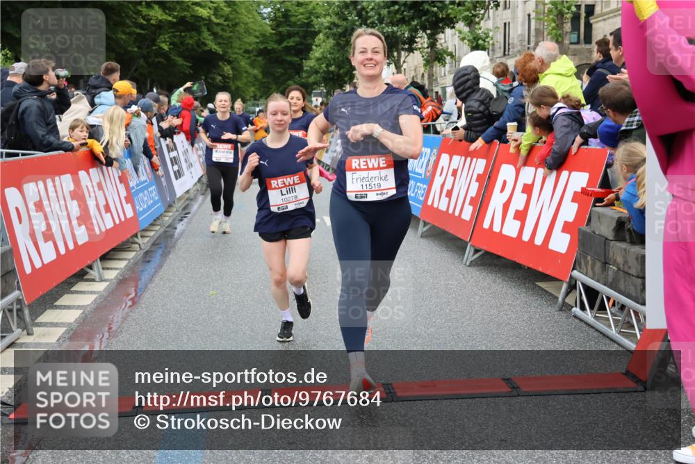 14.06.2026 - REWE Women's Run Strokosch-Dieckow http://msf.ph/oto/9767684 14.06.2026 09:52:51 Ziel 10168, 10278, 10422, 10490, 10686, 10942, 11123, 11174, 11326, 11467, 11519 meine-sportfotos.de