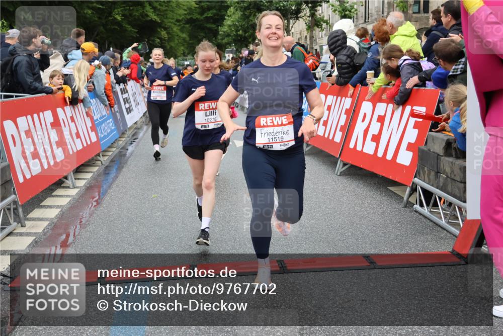14.06.2026 - REWE Women's Run Strokosch-Dieckow http://msf.ph/oto/9767702 14.06.2026 09:52:51 Ziel 10168, 10278, 10422, 10490, 10686, 10942, 11123, 11174, 11326, 11467, 11519 meine-sportfotos.de
